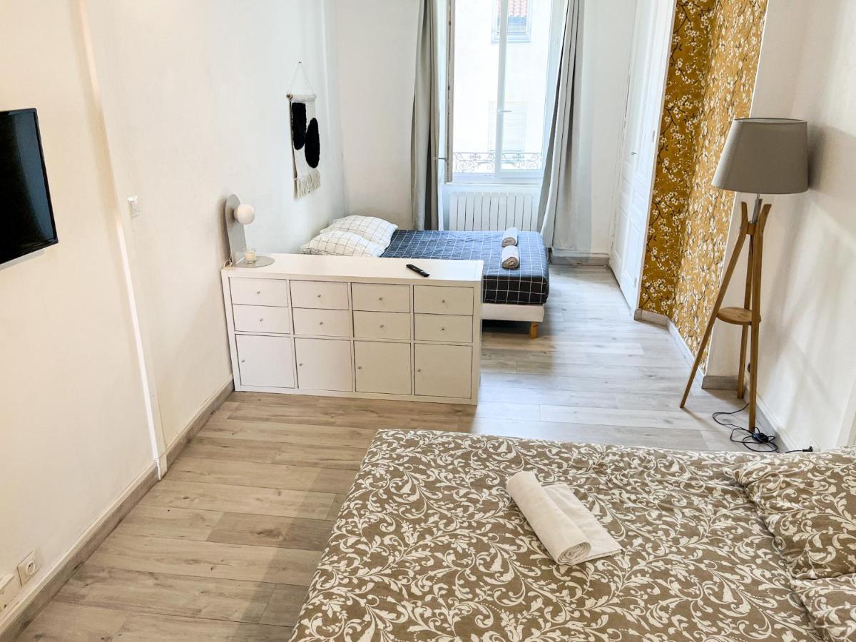 Suite Magelan Вильорбан Екстериор снимка